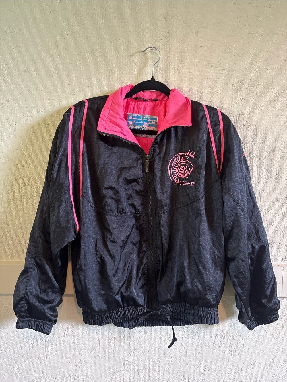 Vintage Women’s Black and Hot Pink Windbreaker Jacket
